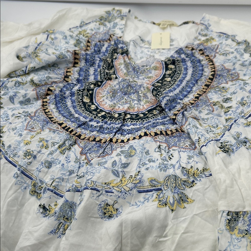Elegant Blue and White Patterned Blouse - Picture 13 of 16